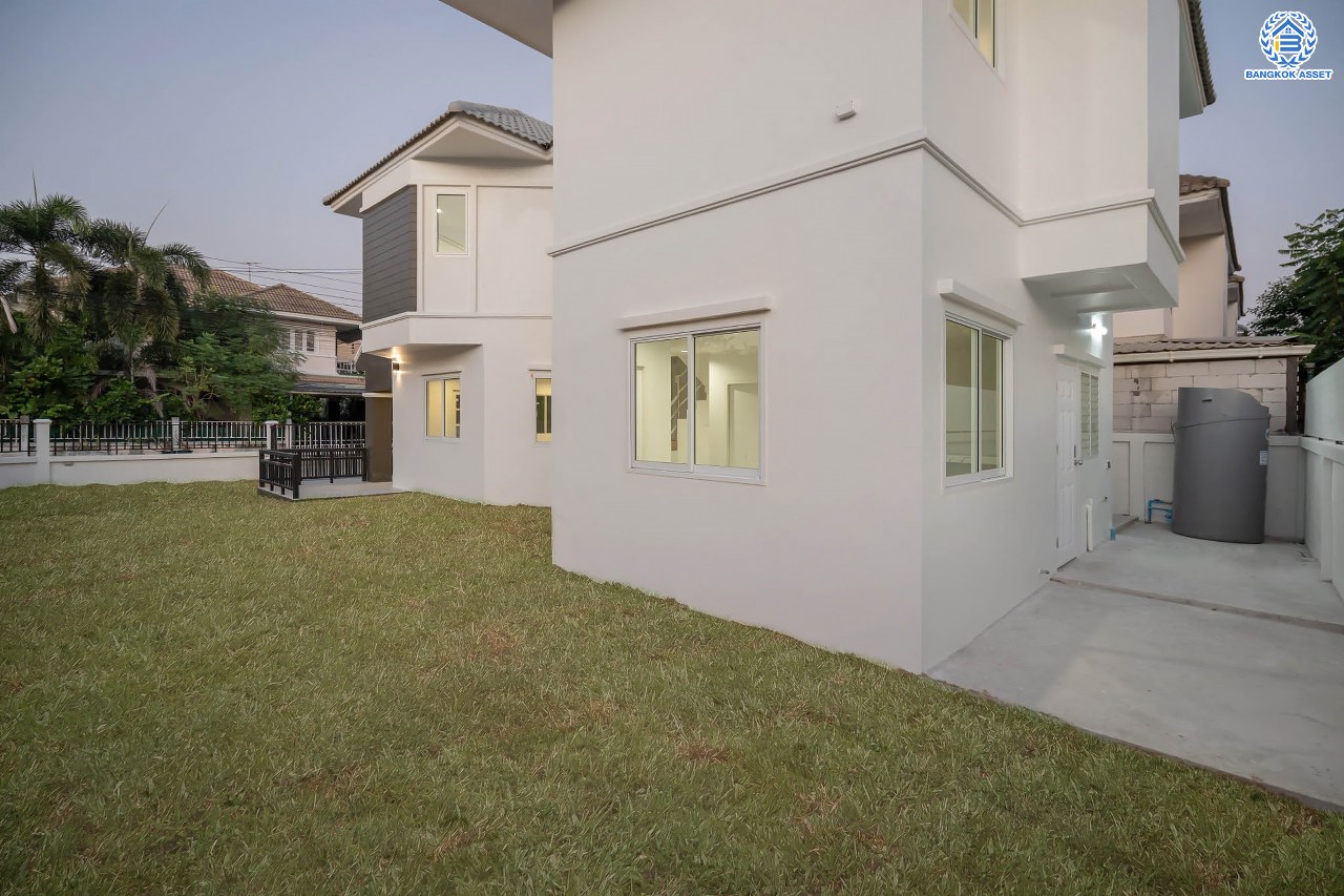 บ้านมือสองตกแต่งใหม่ โครงการ เศรณีลากูน วัดลาดปลาดุก บ้านเดี่ยวหลังมุม ตอบโจทย์ทุกการใช้ชีวิต บนเนื้อที่ 64.9 ตร.ว. พื้นที่ใช้สอยกว่า 186 ตร.ม. ฟังก์ชัน 3 ห้องนอน 3 ห้องน้ำ จอดรถได้ 2 คัน ทำเลเดินทางง่าย สะดวกสบายใกล้ถนนใหญ่ รถไฟฟ้าสายสีม่วง "สถานีคลองบางไผ่" แลจุดขึ้นทางด่วน "กาญจนาภิเษก"